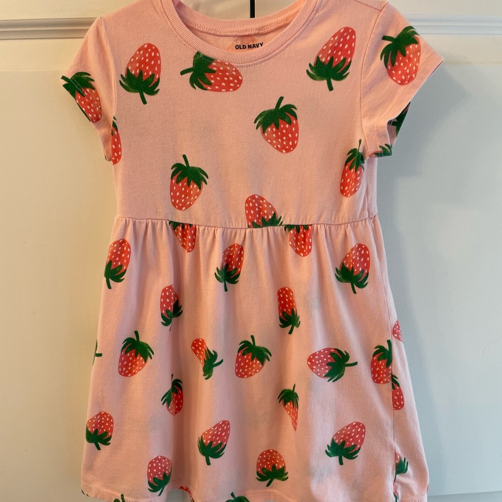 Girls’ Old Navy Strawberry T Shirt Dress 4T
